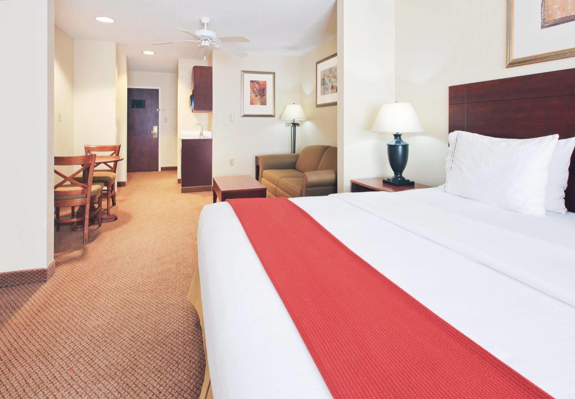 Holiday Inn Express Hotel & Suites Canton By Ihg Zimmer foto