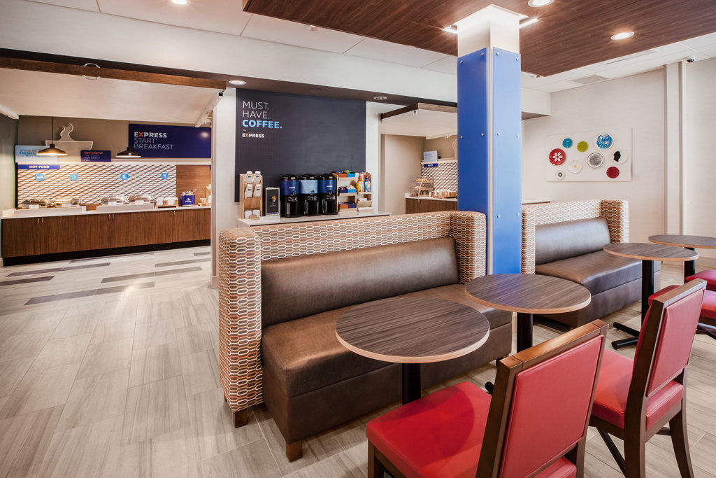 Holiday Inn Express Hotel & Suites Canton By Ihg Exterior foto
